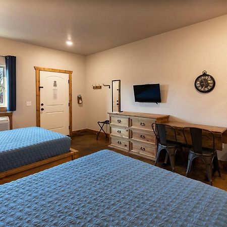 The Woods Lodging Kingston 外观 照片