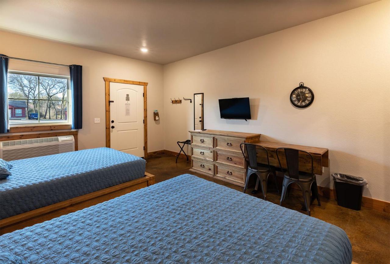 The Woods Lodging Kingston 外观 照片