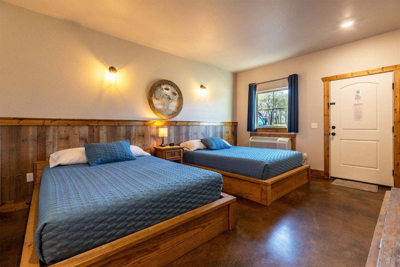 The Woods Lodging Kingston 外观 照片